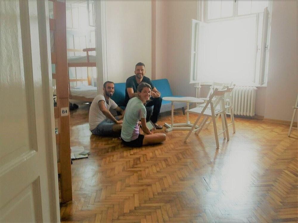 Roommates Hostel بلغراد المظهر الخارجي الصورة